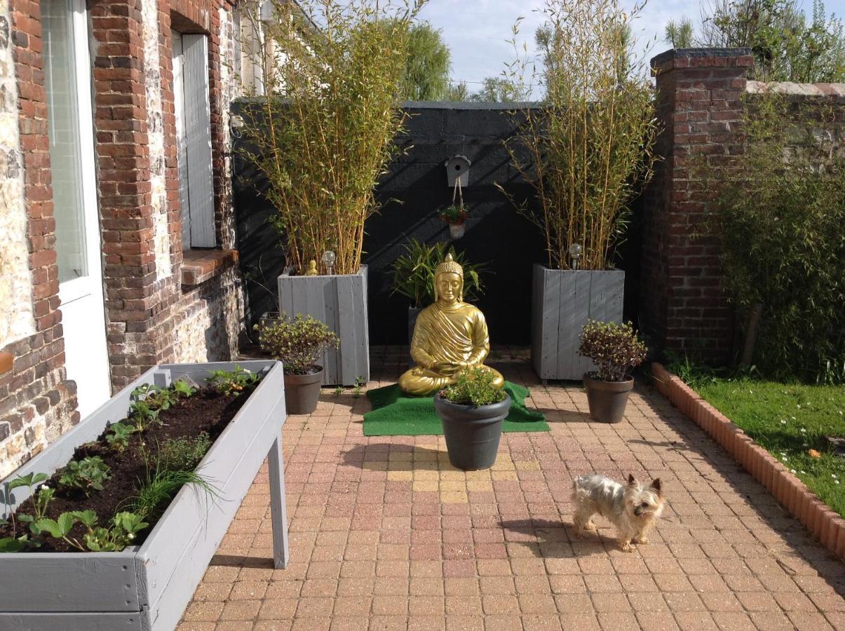 Le Jardin Des Poules Bed & Breakfast Thietreville ภายนอก รูปภาพ