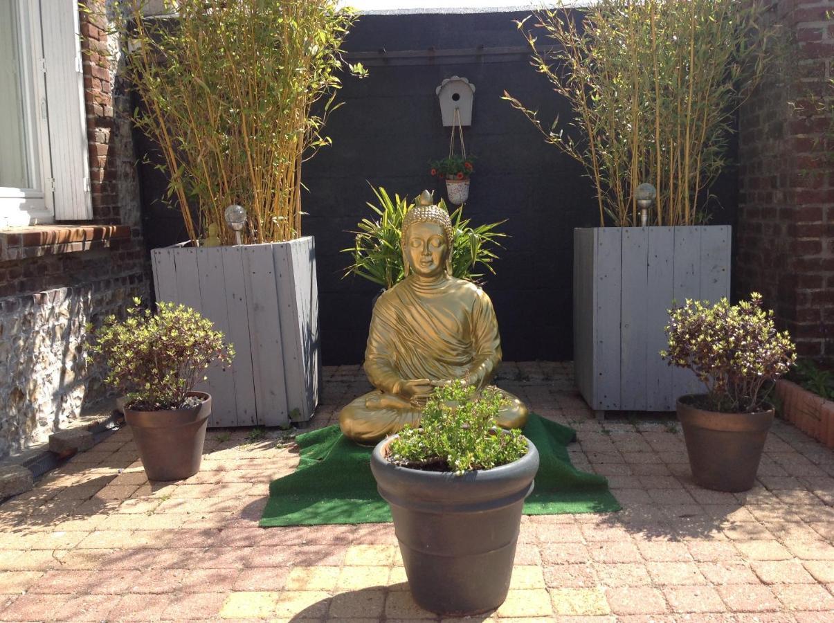 Le Jardin Des Poules Bed & Breakfast Thietreville ภายนอก รูปภาพ