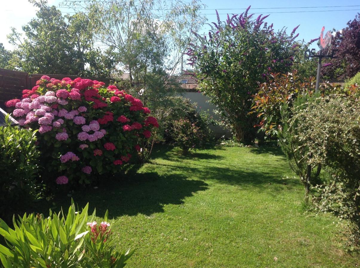 Le Jardin Des Poules Bed & Breakfast Thietreville ภายนอก รูปภาพ