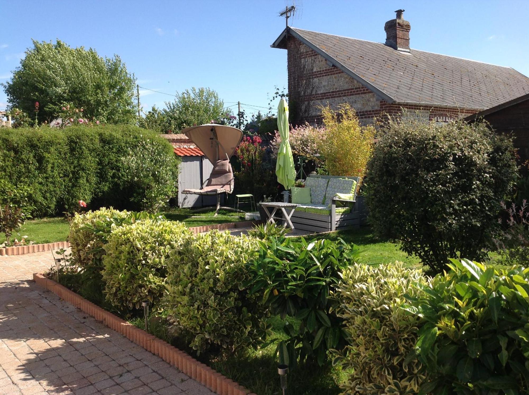 Le Jardin Des Poules Bed & Breakfast Thietreville ภายนอก รูปภาพ