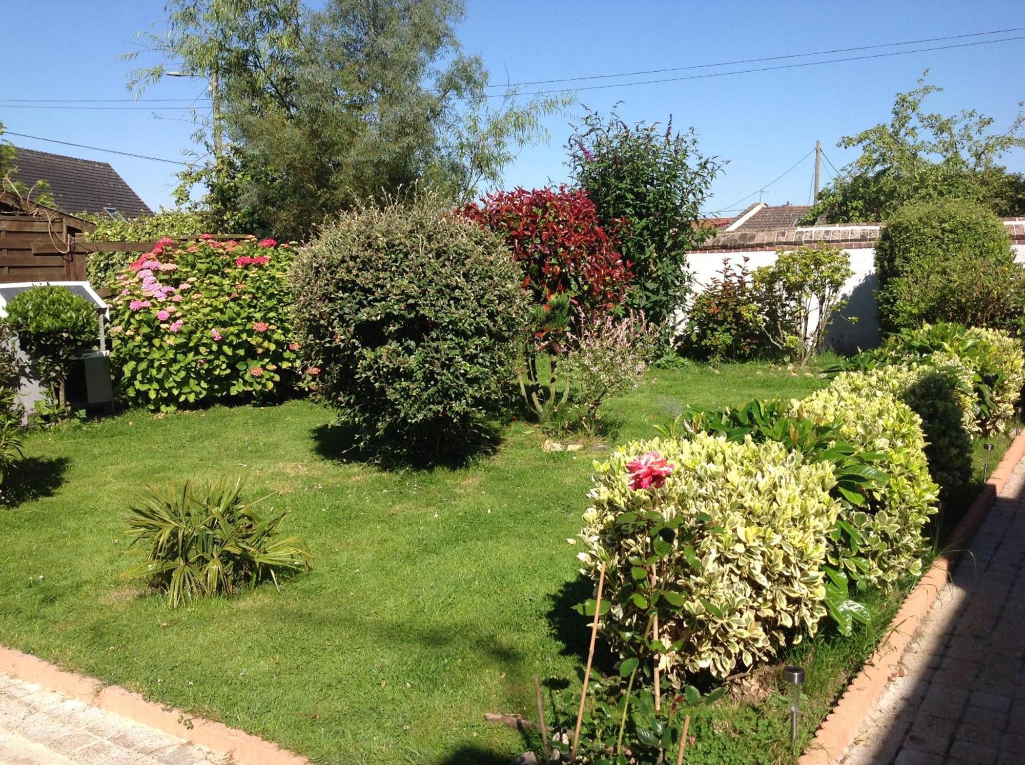 Le Jardin Des Poules Bed & Breakfast Thietreville ภายนอก รูปภาพ