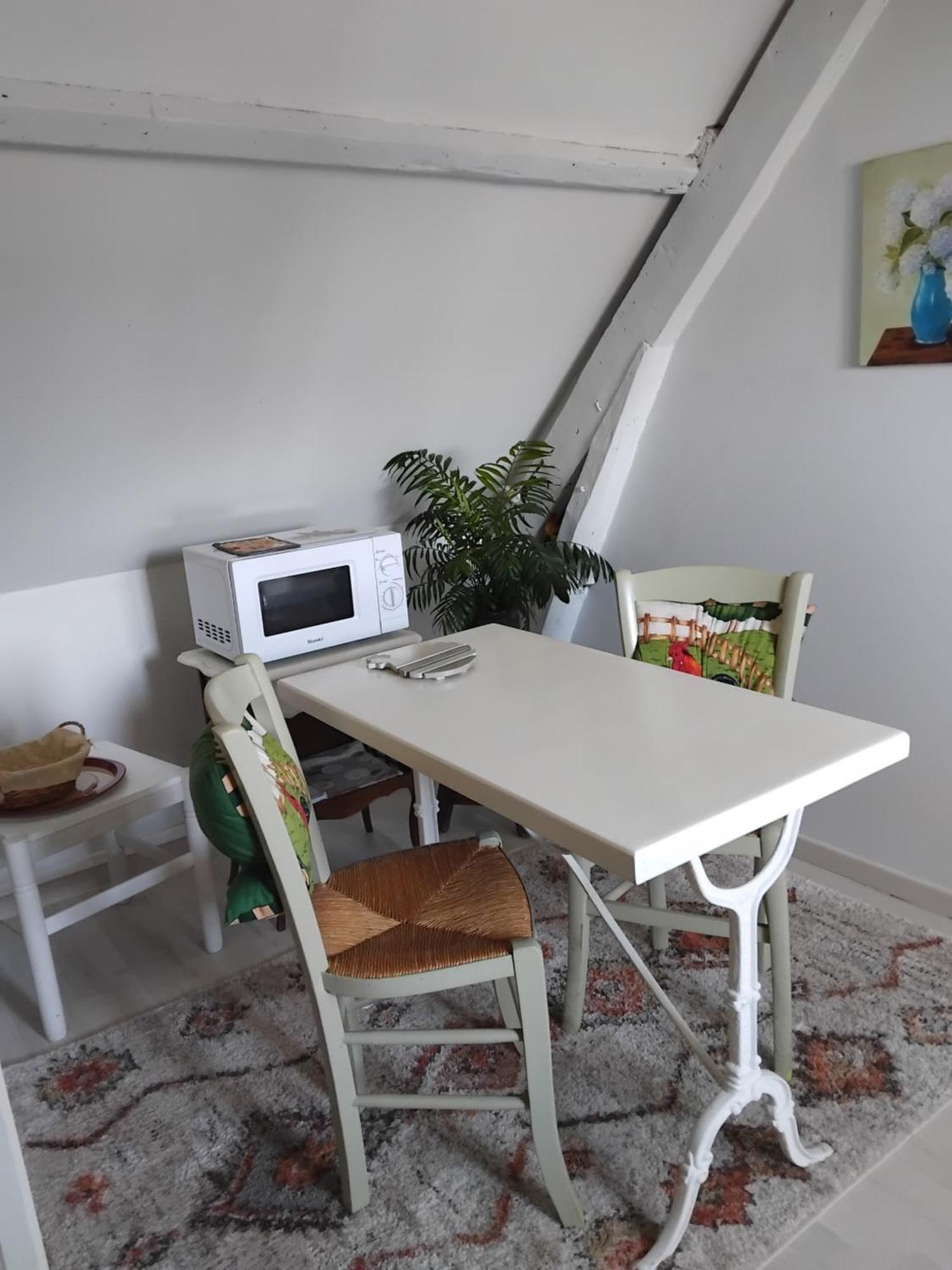 Le Jardin Des Poules Bed & Breakfast Thietreville ภายนอก รูปภาพ